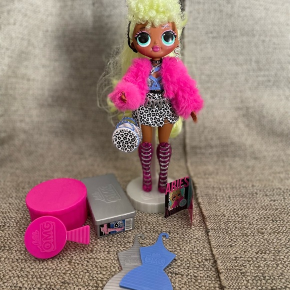 LOL Surprise OMG Lady Diva Fashion Doll Series 1 - Picture 2 of 5